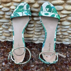 Aldo Tropical Floral Print Green & Blue Strappy Low Heel Sandles. Size 7. EUC!